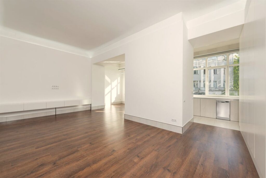 Besenrein geräumte, helle Wohnung bereit zur Übergabe