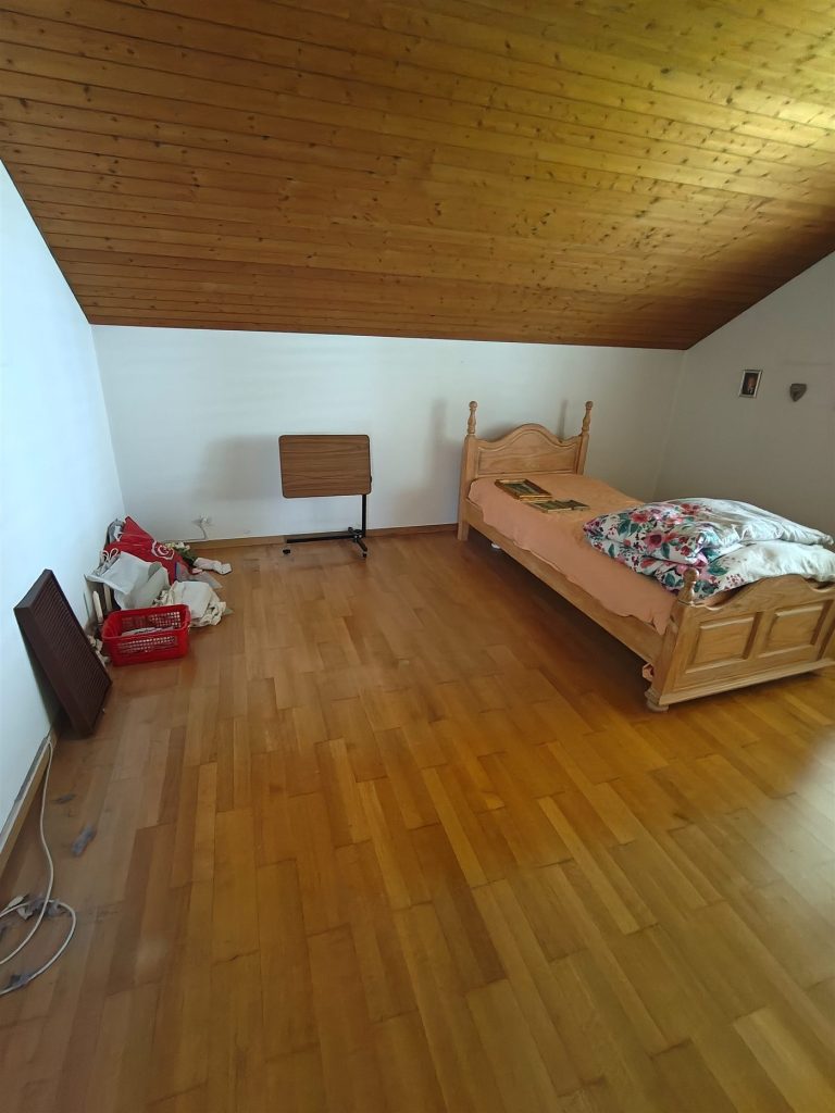 Zimmer im Dachgeschoss vor der Räumung