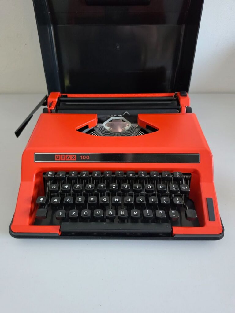 Vintage Schreibmaschine Utax 100 – Orange – 1970er