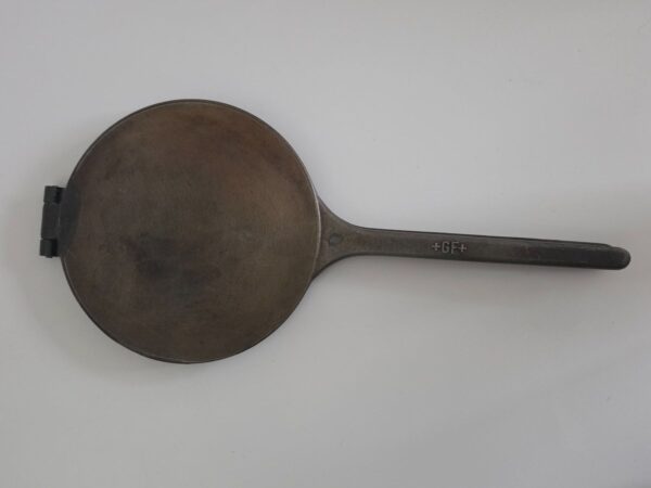 Antikes Bretzeleisen Antikes Bretzeleisen Gusseisen – +GF+ 269 – Switzerland