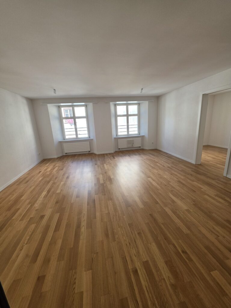 Wohnungsräumung in Laufenburg: leeres Wohnzimmer nach der Räumung, besenrein